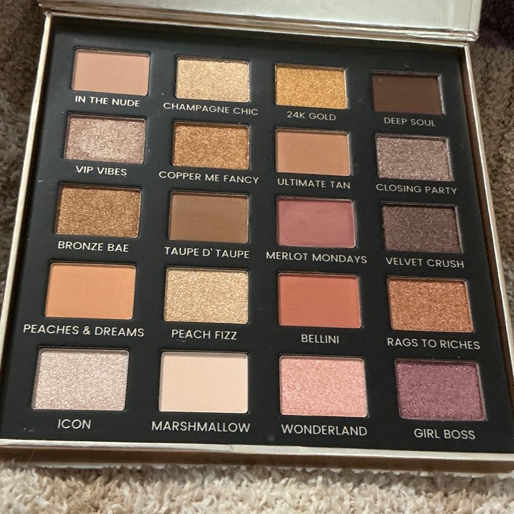 ICONIC London Day to Slay Eyeshadow Palette with Gold, Rose and Peach Tones.
